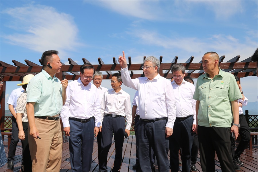 2024.06.23全國政協(xié)副主席、民盟中央常務(wù)副主席、中國科學(xué)院院士、清華大學(xué)副校長王光謙蒞臨金徽股份視察.jpg