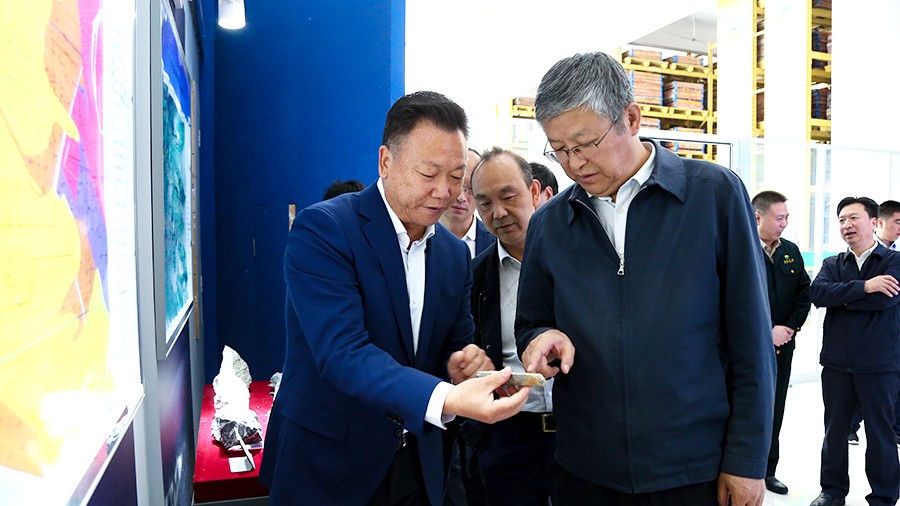 33-2021年5月，隴南市委書記張珂兵蒞臨礦區(qū)調(diào)研尾礦庫治理及綠色礦山建設(shè)情況。.jpg